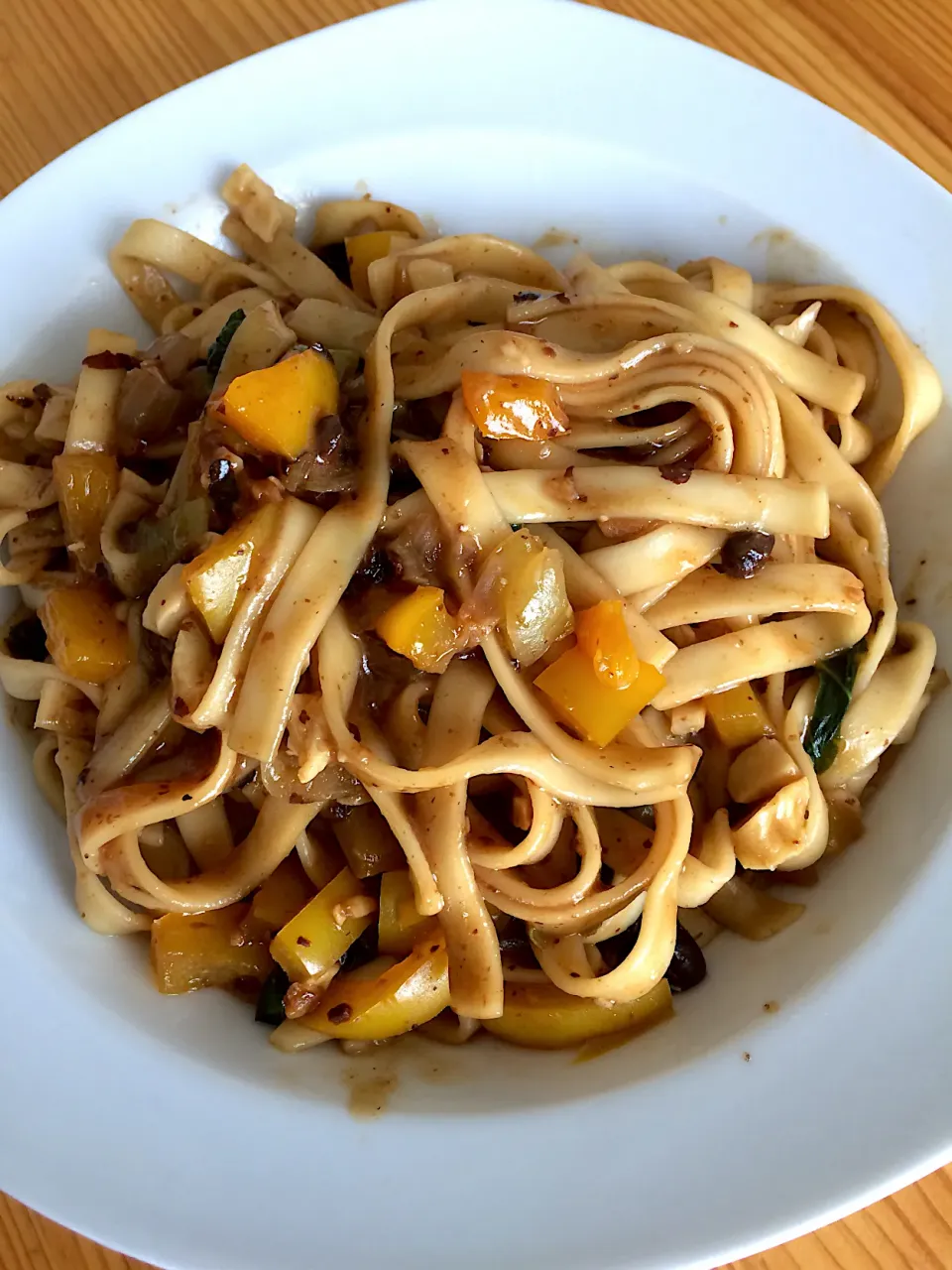 Black bean and garlic udon noodles with veggies|MissYumYumさん