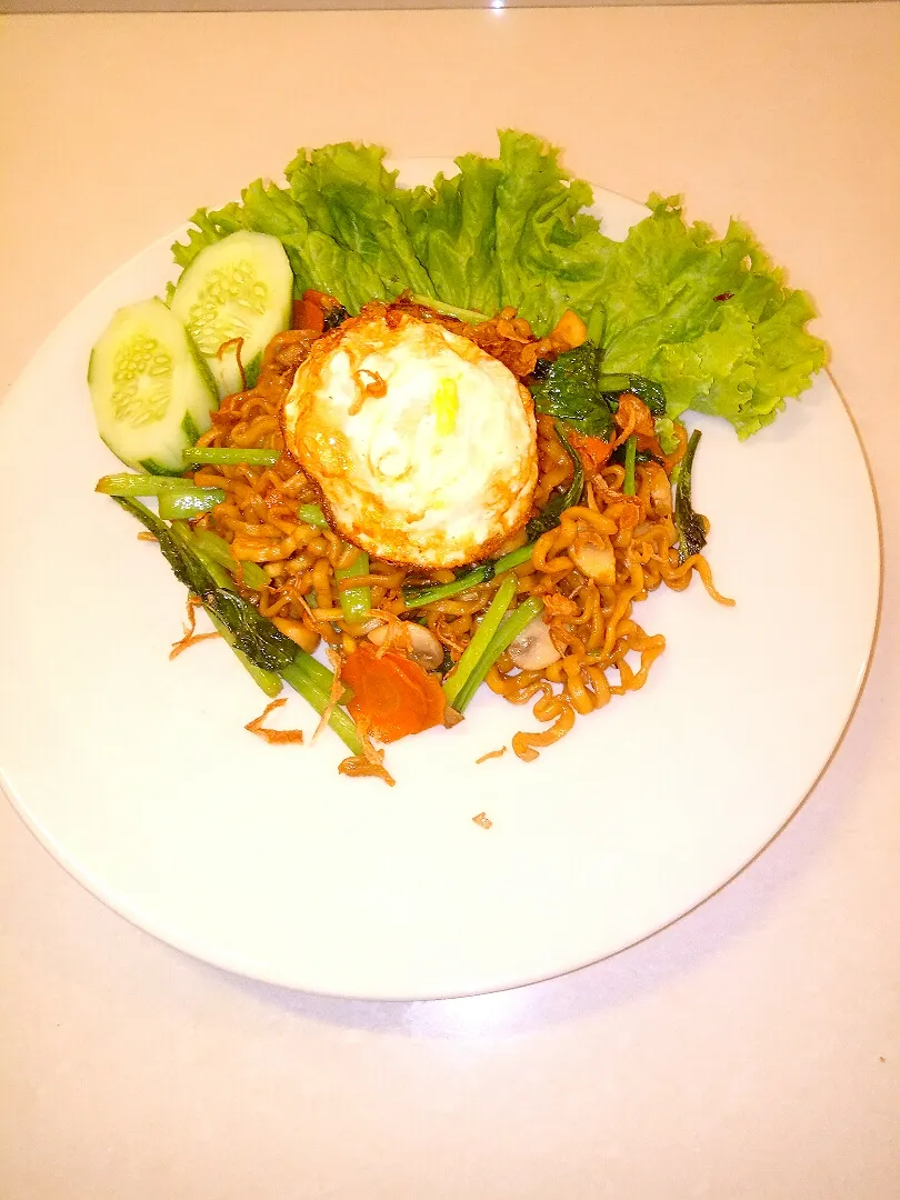 fried noodles mushrooms|Fendy Hermawanさん