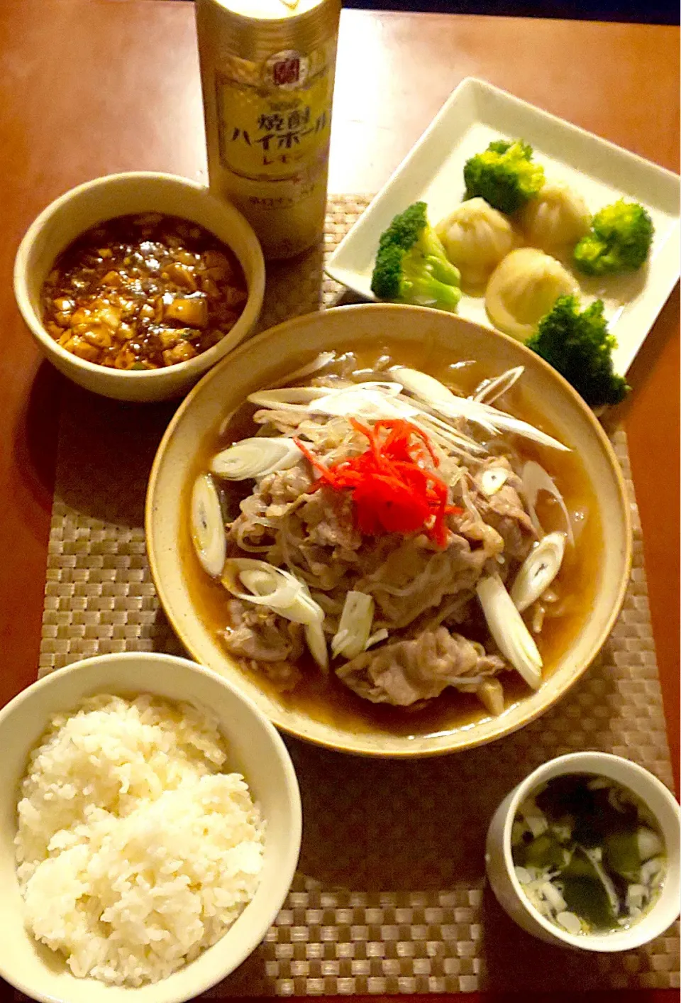 Today's dinner🍴 小籠包&蒸しﾌﾞﾛｯｺﾘｰ･土鍋中華の麻婆豆腐･中華風牛皿･白飯･わかめのさっぱりｽｰﾌﾟ|🌈Ami🍻さん