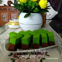 Snapdishの料理写真:Brownies kukus coklat pandan 
by @murni musd|Murniさん