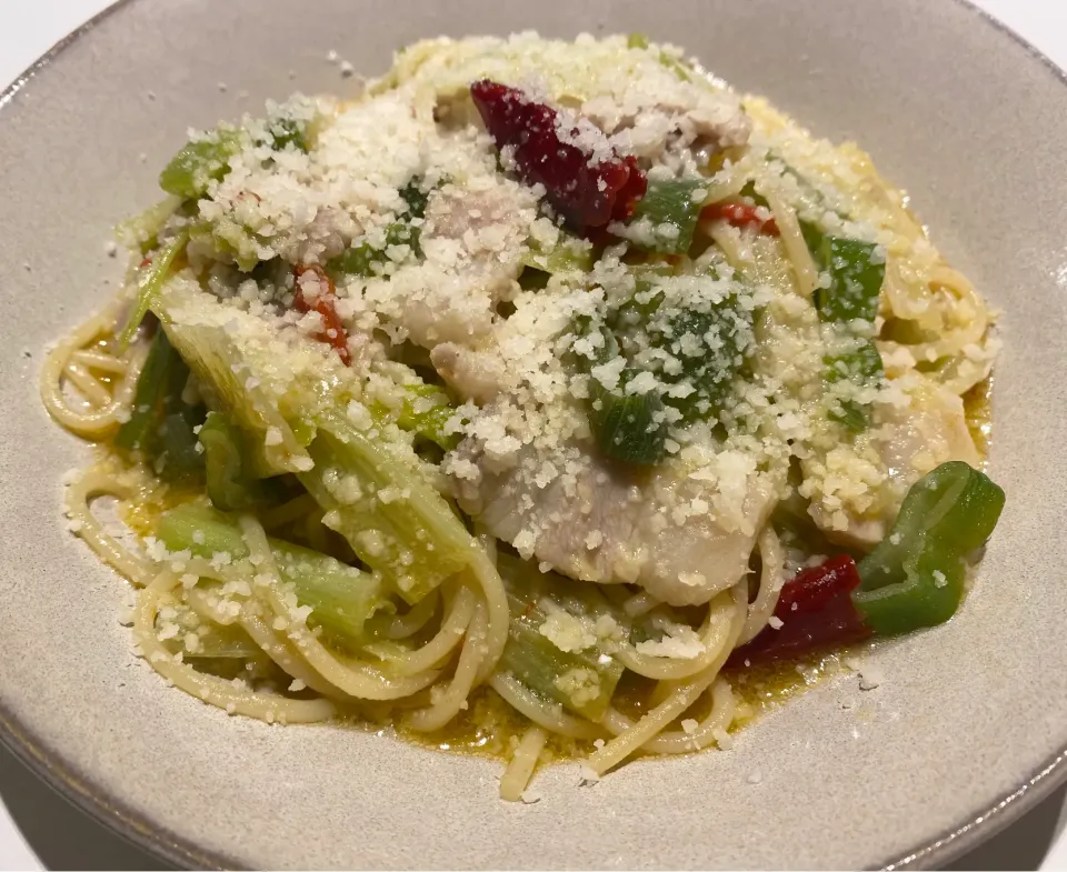 余り物ペペロンチーノ🍝|えいみさん