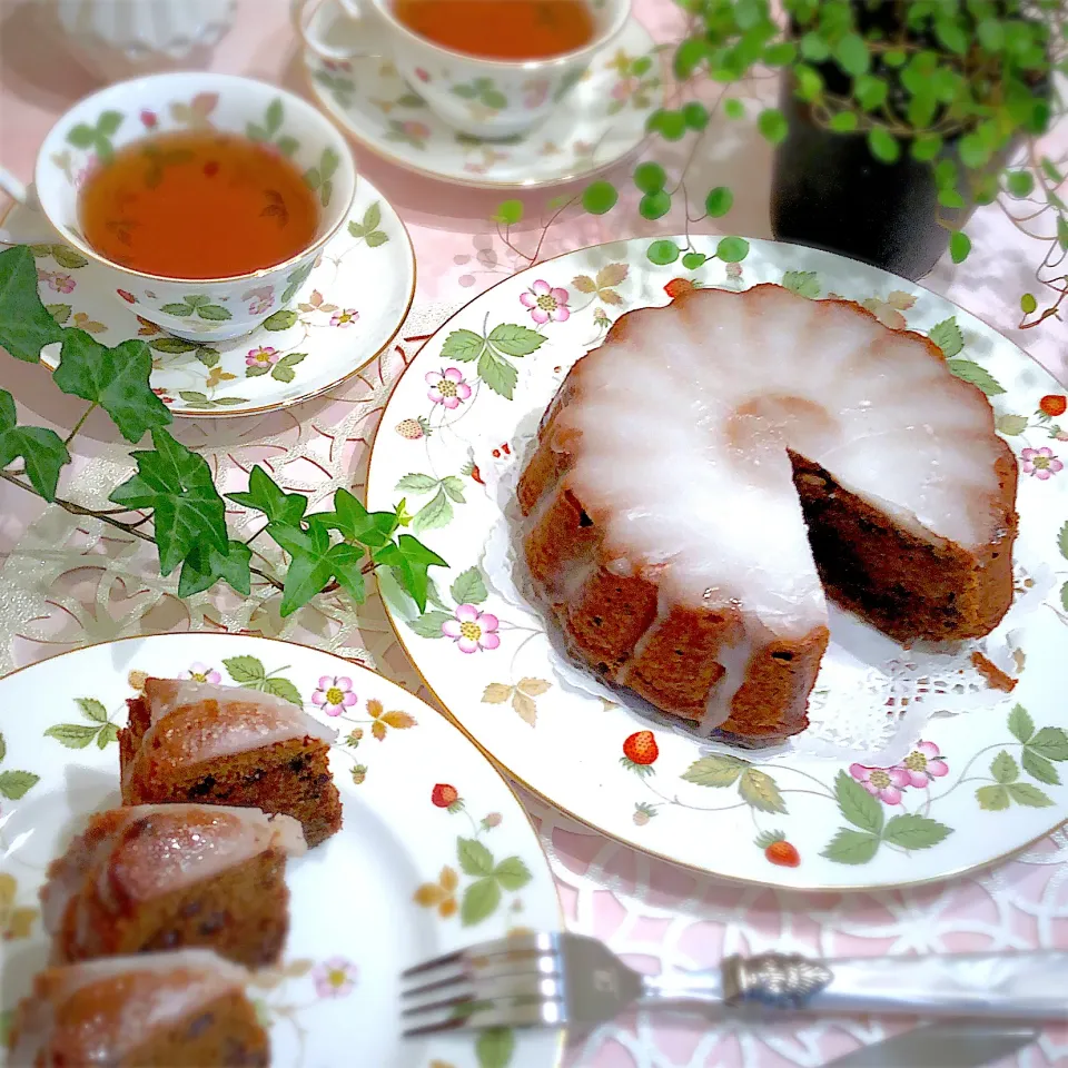 Snapdishの料理写真:コーヒーとシナモンとチョコチップのケーキ♪( ´▽｀)コーヒーとシナモンでちょっと大人っぽい味。でもチョコチップが入って子供達も喜ぶケーキなんです　　(﹡´◡`﹡ )|AXさん