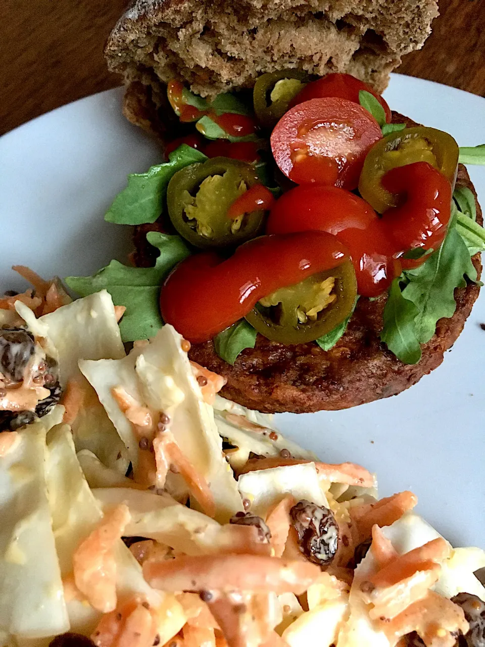 Quorn vegan burger w/ vegan coleslaw|Nick Hiderさん