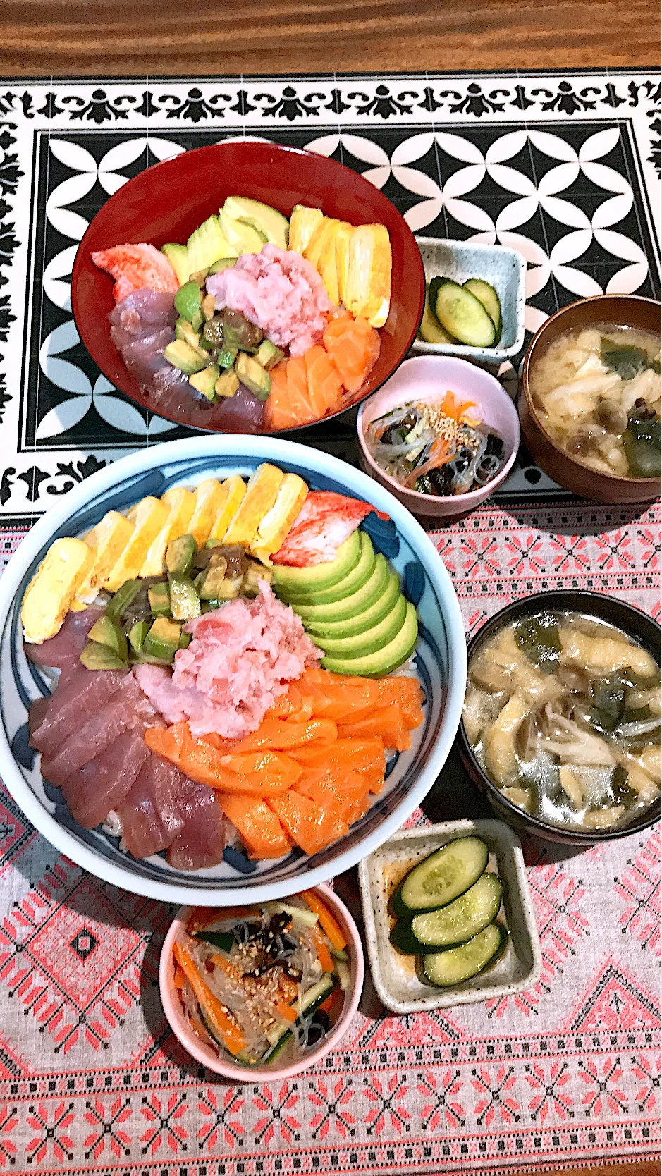 Snapdishの料理写真:昨夜のご飯！！海鮮丼と中華春雨サラダ！！|🌼はなちゃん🌼さん