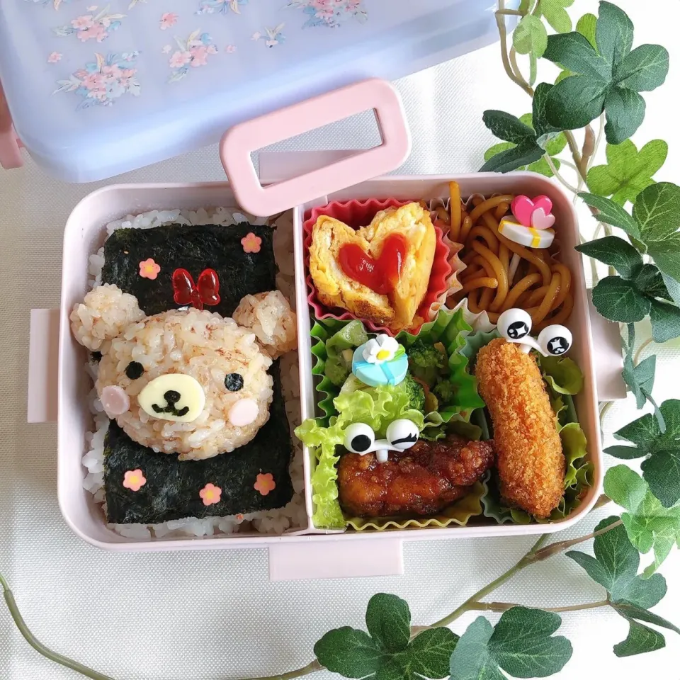 Snapdishの料理写真:6/11❤︎娘のお昼休み弁当❤︎くまさんプチおにぎり🐻|Makinsさん