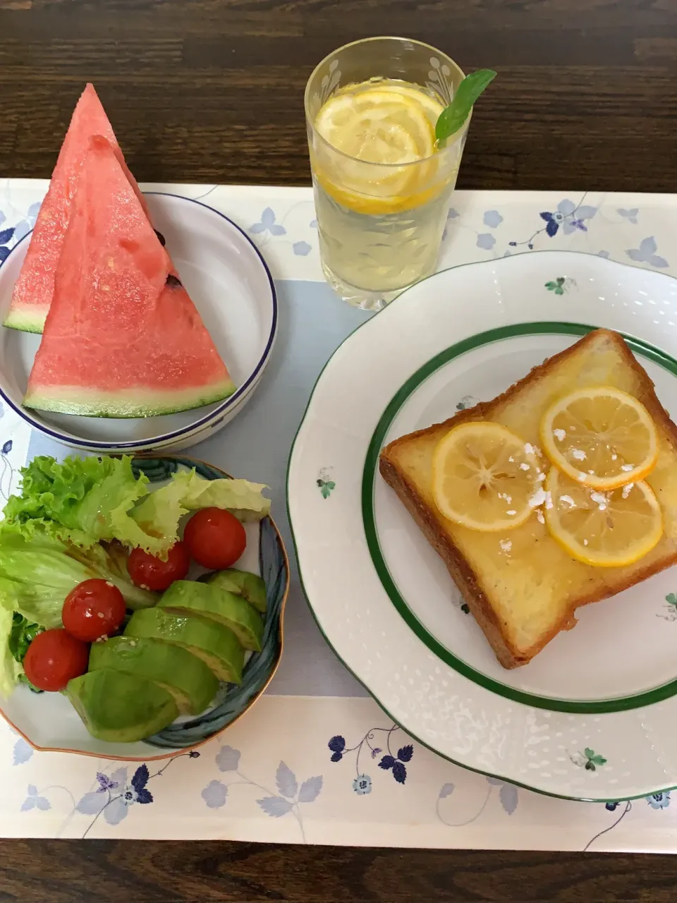 ムシムシした朝は爽やかな朝食を🍋|tamemitiさん