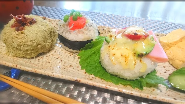 お昼のおにぎり達🍙|びせんさん