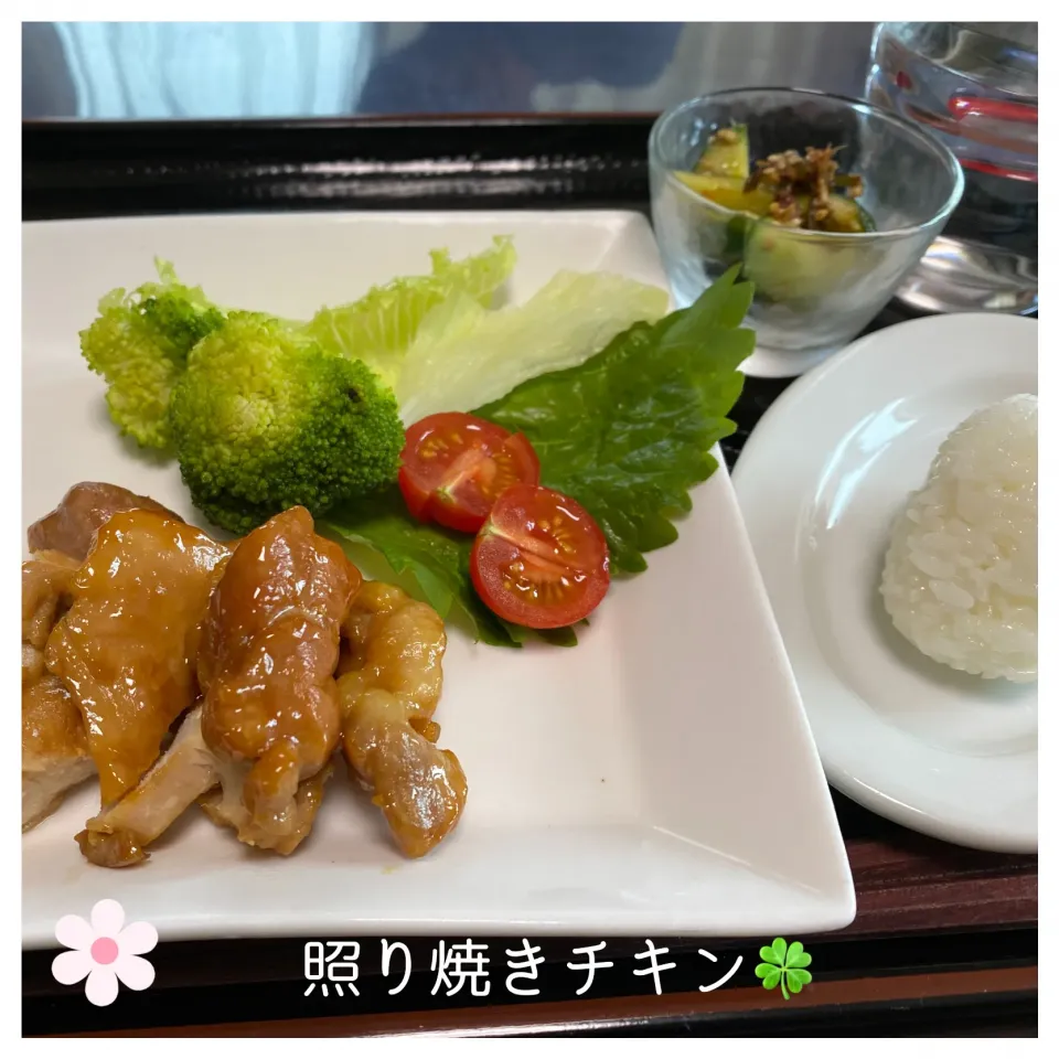 Snapdishの料理写真:🍀照り焼きチキン&塩昆布とおかかのやみつき胡瓜|いのっちさん