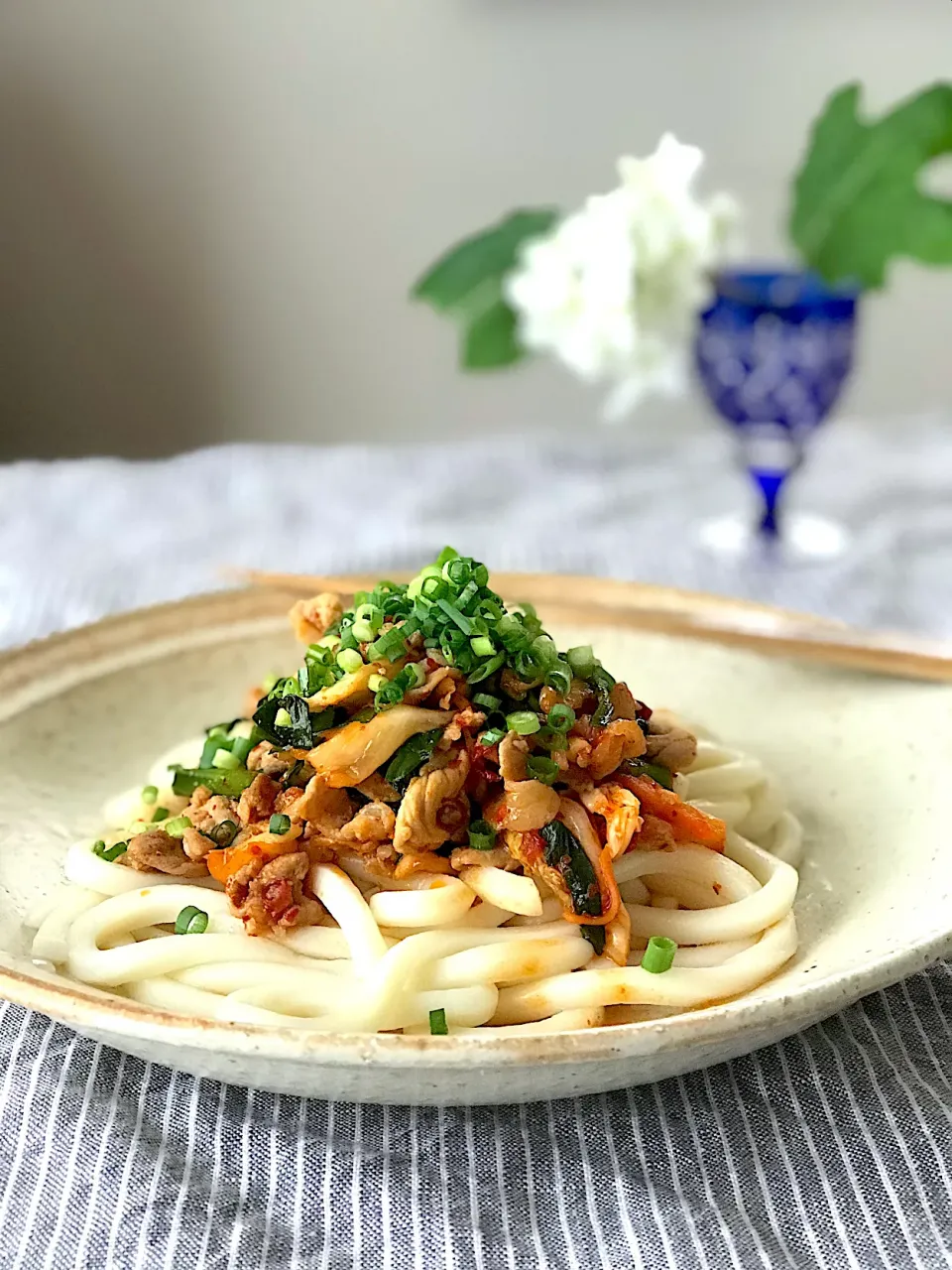 サミカさんの料理 豚キムチの冷やしぶっかけうどん🥢|SnapdishJPさん