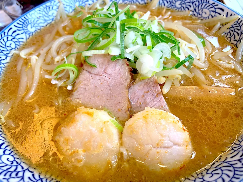 Snapdishの料理写真:ジャンボホタテ味噌ラーメン|きらさん