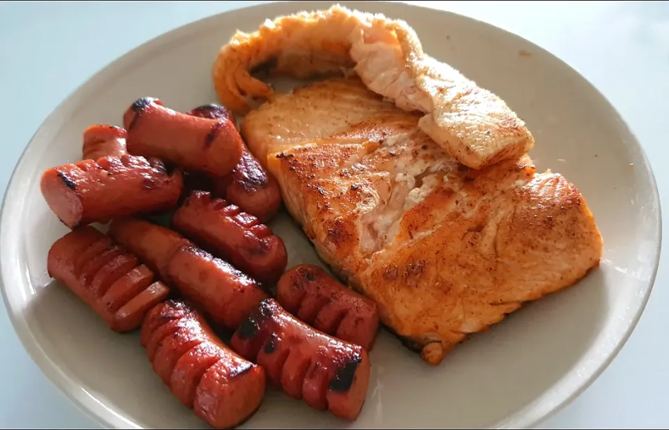 Butter grill salmon and chicken sausages with🍚🍀😋|🌷lynnlicious🌷さん