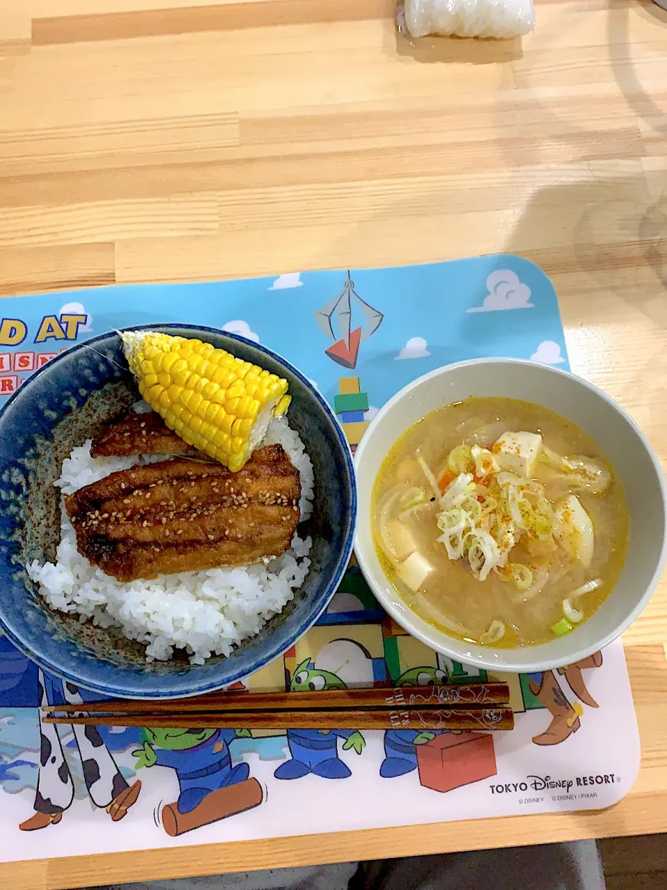 ・イワシの蒲焼丼　・豚汁|ぺろたんさん