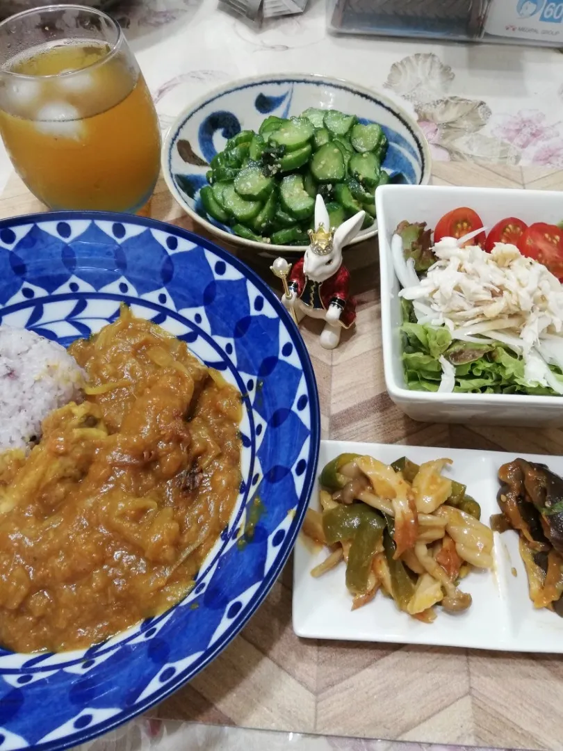 6/11
手羽中カレーで晩ごはん😋|たえさん