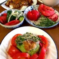 Snapdishの料理写真:アボカド🥑トマトのサラダ🥗とカレーライス🍛|tamanaさん