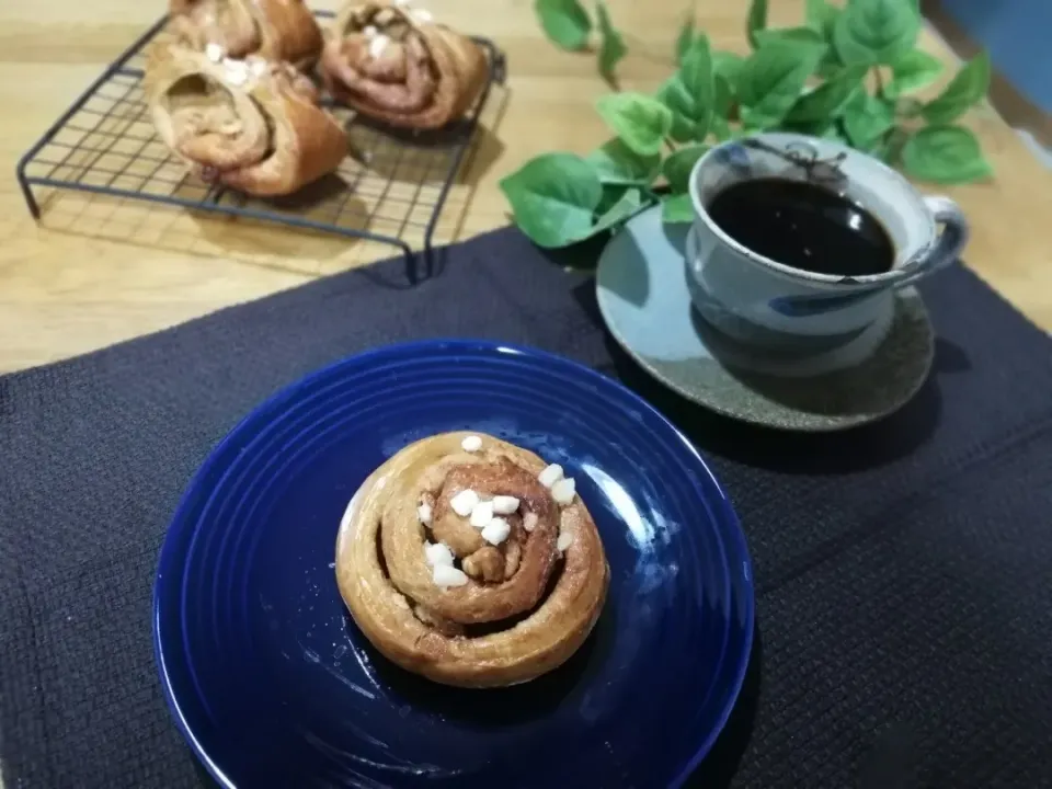 Snapdishの料理写真:コーヒーくるみシナモンロール|ちゃこさん