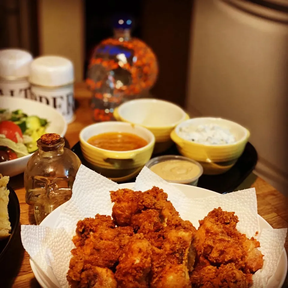 Today’s Menu Spicy Breaded Chicken with Hot Tasting Peanut Sauce , Mixed Feta Cheese Salad with  Tzatziki Sauce , Freshly made Almond Bread with Humous & Olive |Emanuel Hayashiさん