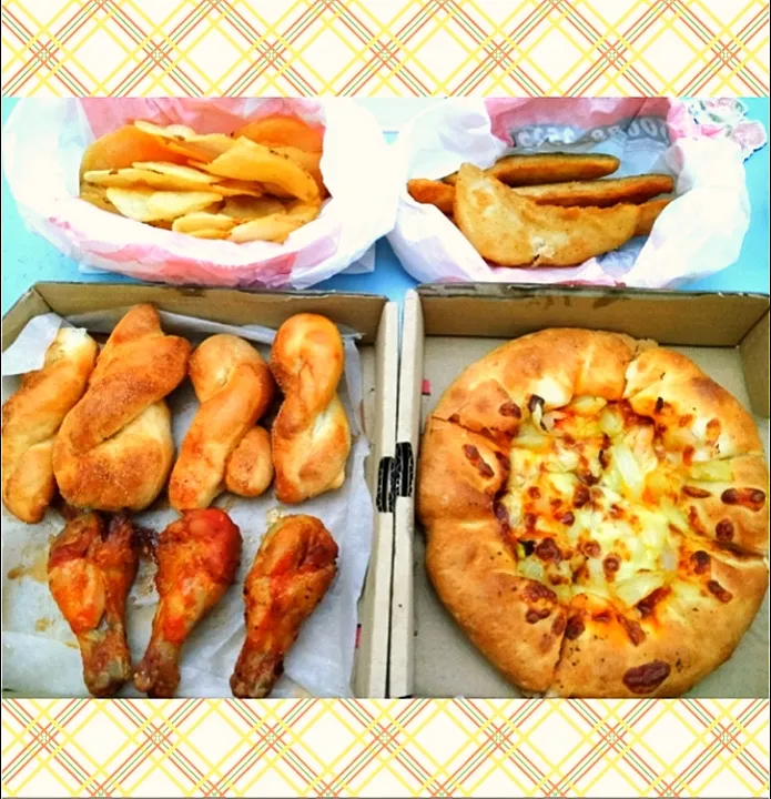 Pizza, Chicken, Crispy Potato, Cinnamon Twist & Potato Wedges|Harlina  (Malaysia)さん