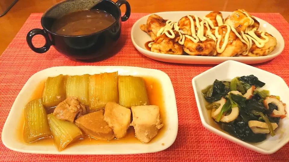 ☆冷蔵庫整理の晩御飯
    焼き鳥風 ネギとむね肉の炒め物
    小松菜と竹輪の煮浸し
    残りの たこ焼き
    カレースープ|chikakoさん