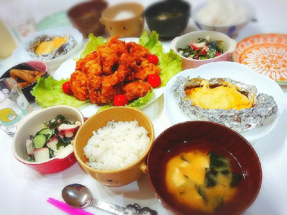 夕食(^ー^)
唐揚げ&サラダ
鱈と野菜のチーズホイル焼き
タコとワカメときゅうりのマヨポン酢あえ
たたきごぼう
お味噌汁(ほうれん草、豆腐)|プリン☆さん