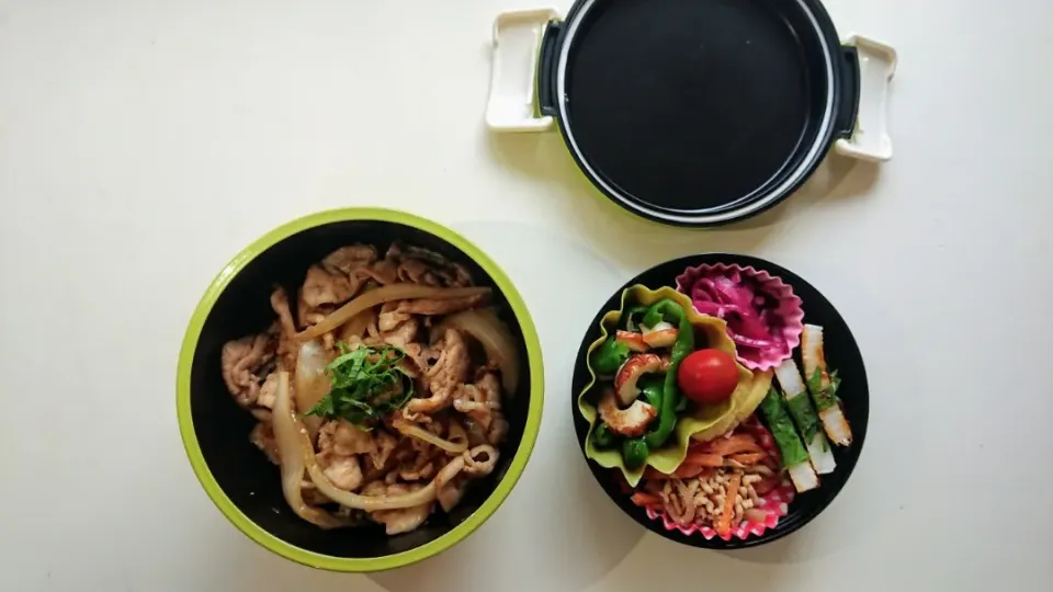 夫お弁当
豚丼、きんぴら、ピーマンと竹輪のかつお節合え、長芋素焼き甘味噌シソ巻き、酸っぱ赤玉ねぎ|まめころさん