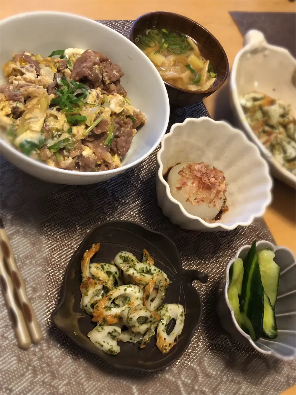 他人丼　のり塩マヨちくわ　うま塩きゅうり　蒸したまねぎ　お味噌汁|エトフさん