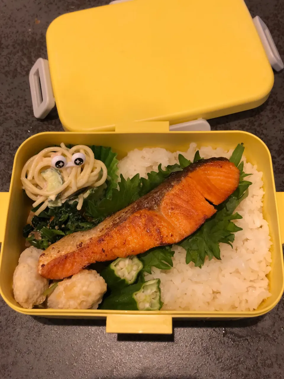 シャケ弁当|ハッチ🐝さん