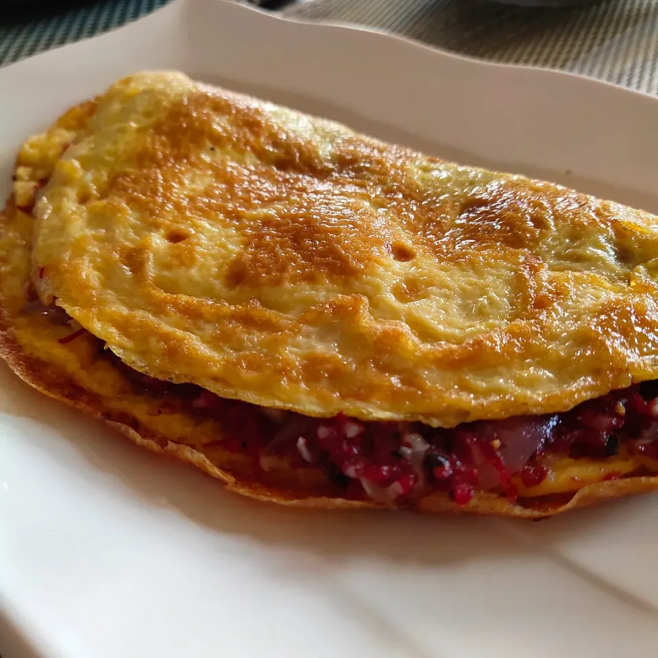 cheesy corned beef omelet for this rainy day|shehphさん