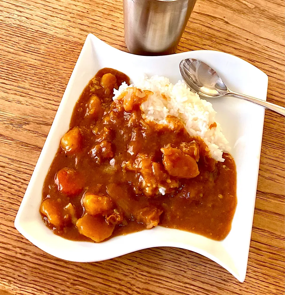 お昼は皆んなでカレーライス🍛|ばくあんしゃさん