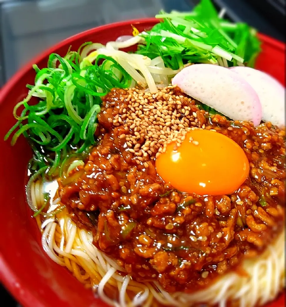 Snapdishの料理写真:月見肉味噌ぶっかけ素麺～♪♪|砂糖味屋キッチンさん