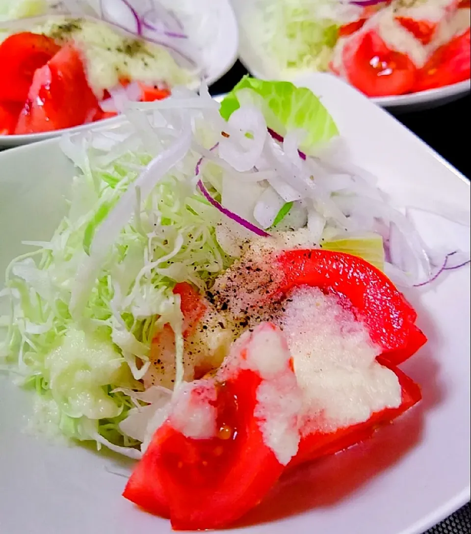 Snapdishの料理写真:自家製玉ねぎドレッシングの
トマト🍅サラダ～♪♪|砂糖味屋キッチンさん