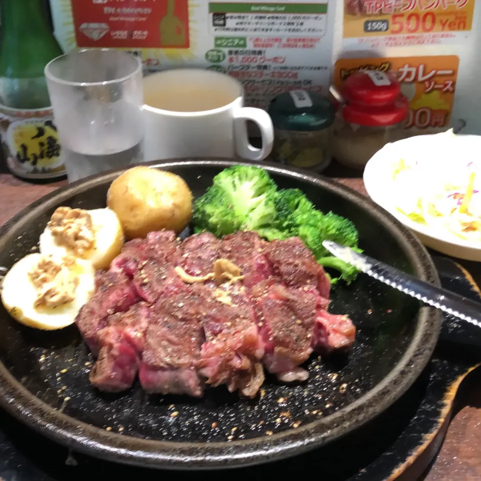 Snapdishの料理写真:ワイルドステーキ200g  サイコロカットライス抜きチェンジブロッコリー　Yahooクーポンでジャガイモ　八海山　同着　＃いきなりステーキ小杉店|Hajime Sakaiさん