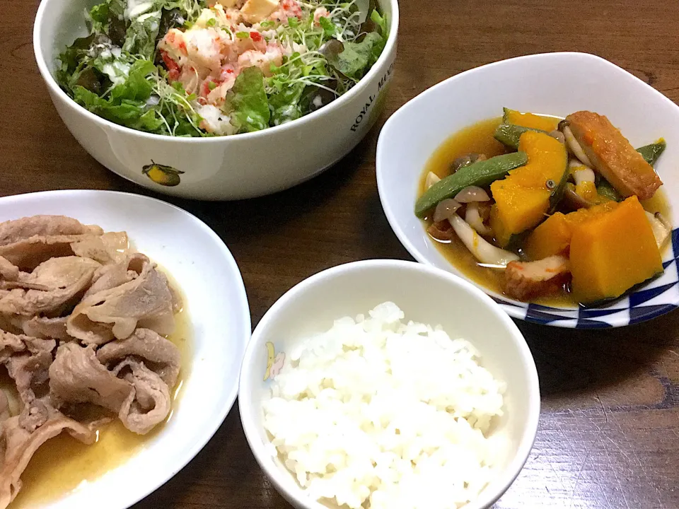 Snapdishの料理写真:豚肉のにんにく醤油だれ、かぼちゃの煮物、カニサラダ|りかさん