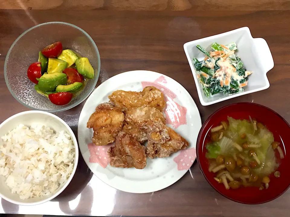 唐揚げ なめことレタスの味噌汁 白和え アボカドとトマトのわさび醤油和え|おさむん17さん