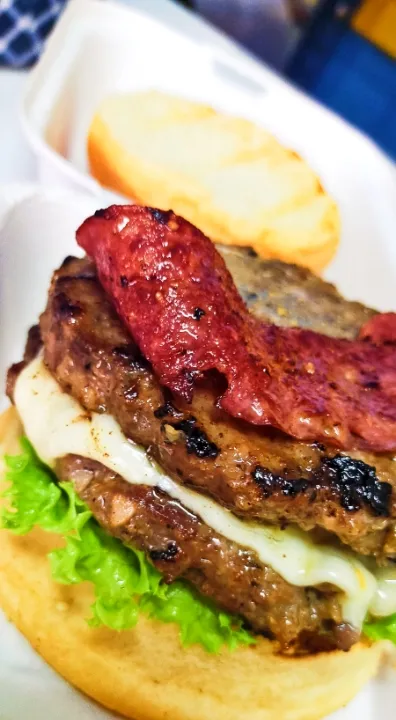 Ultimate Beef Burger from Burger Bandit|Jeffrey Angさん