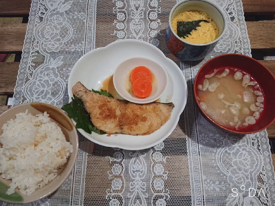 鰆の蒲焼き
人参のグラッセ
茶わん蒸し
お味噌汁|はるさん