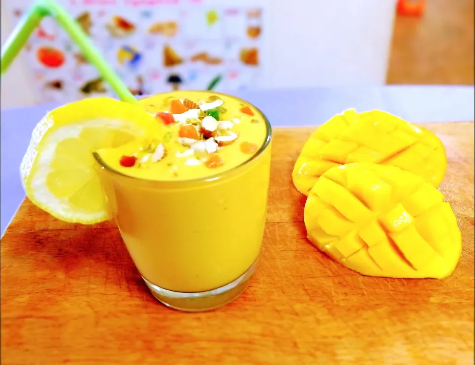 # Mango milkshake with nuts|nivedhasankar64@gmail.comさん