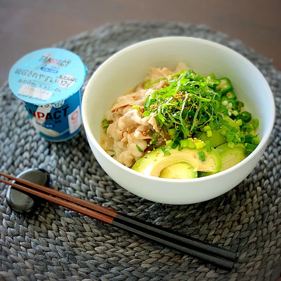 Snapdishの料理写真:豚しゃぶとアボカドのぶっかけ蕎麦。|恭子さん