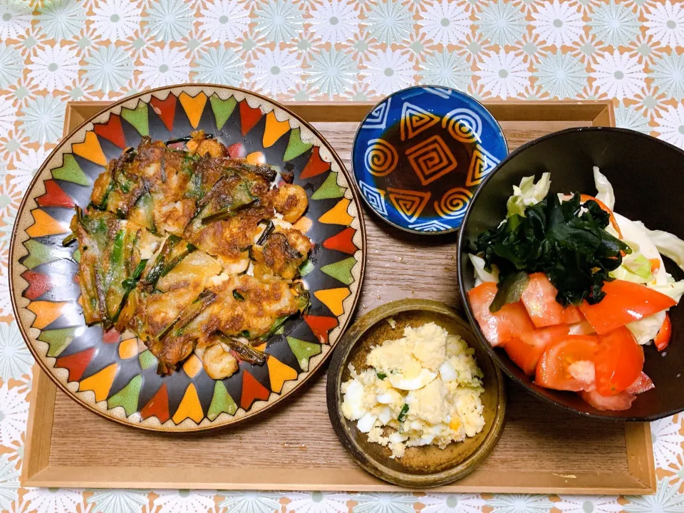 晩飯　海鮮ニラチヂミとおからポテサラとサラダ|yoさん