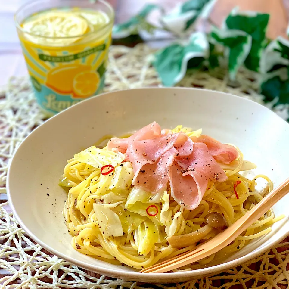 生ハムとキャベツのペペロンチーノ＆自家製レモネード🍋|あゆさん