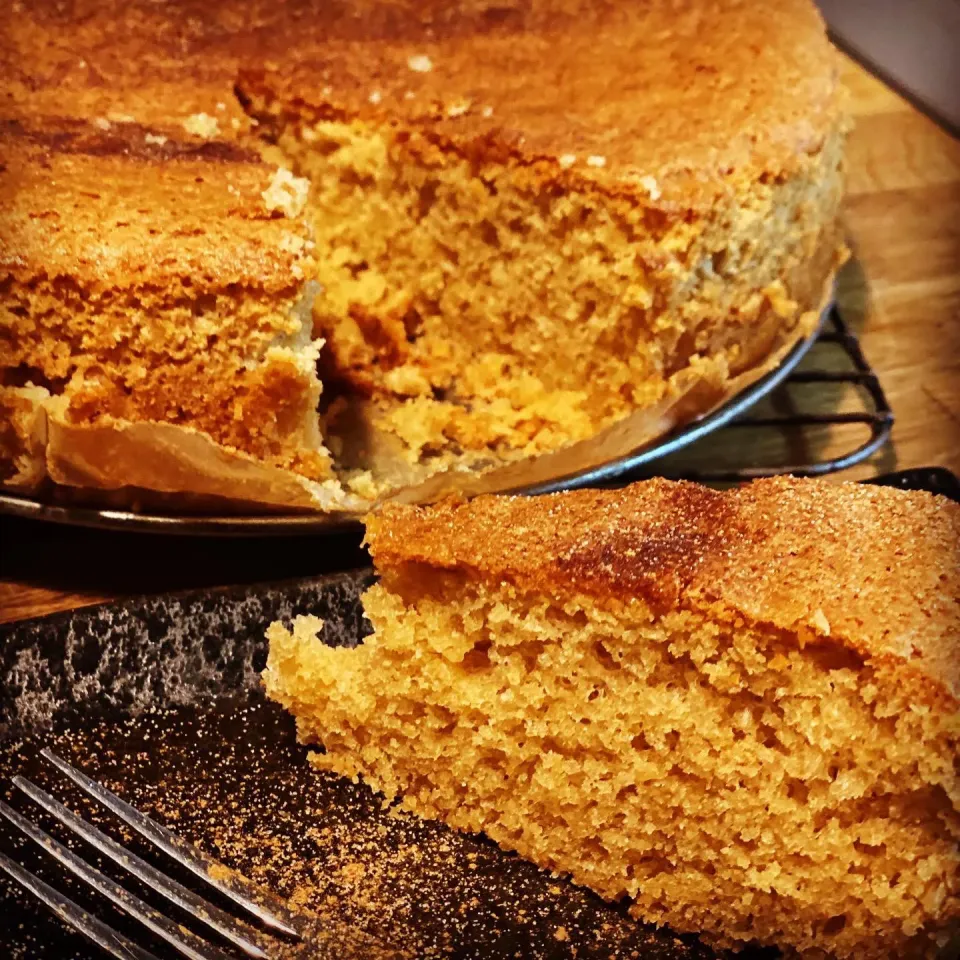 Snapdishの料理写真:Very Light Cinnamon Sponge Cake  #homebaking #cinnamoncske #lightspongecake #homecookingisthebest #ilovecooking|Emanuel Hayashiさん