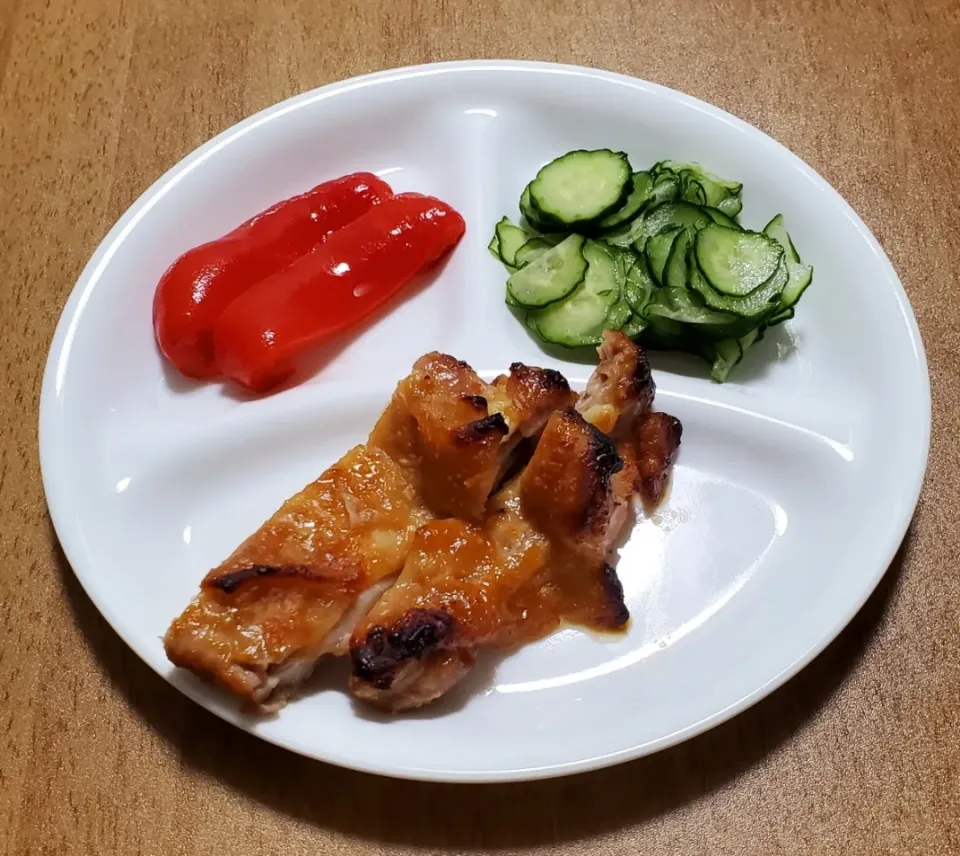 鶏モモ肉の味噌漬け焼き
きゅうりの酢の物
パプリカ|ナナさん