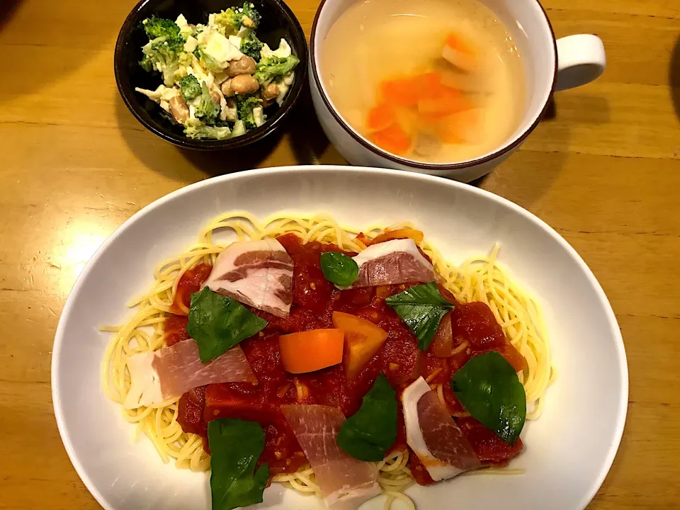 生ハムとトマトの冷製パスタ＆ブロッコリーと玉子と豆のサラダ＆スープ|ゆっこっこさん