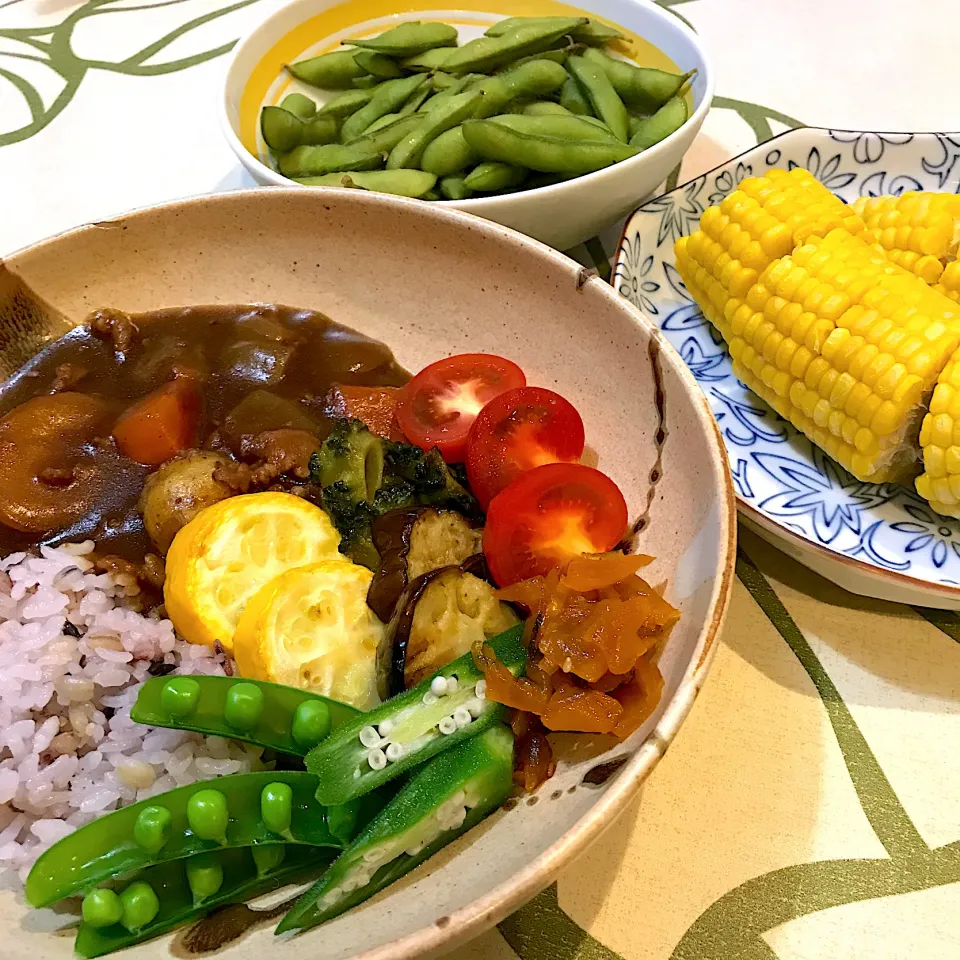 Snapdishの料理写真:夏野菜カレー💕初トウモロコシ😊初枝豆🤗|てるみさん