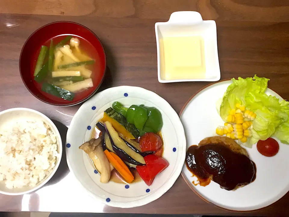 野菜の揚げびたし ハンバーグ ニラと揚げの味噌汁 卵豆腐|おさむん17さん