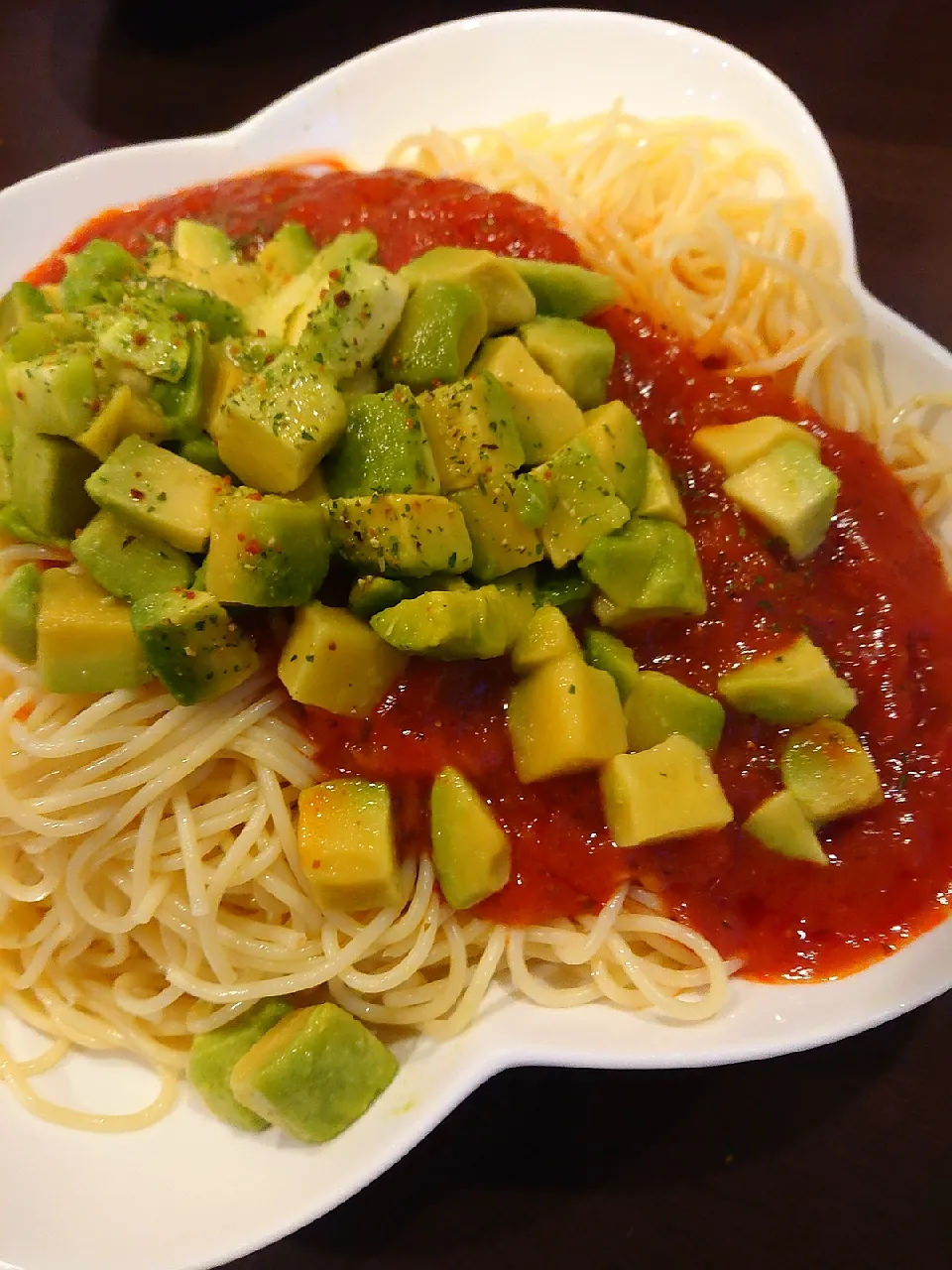 アボカドトマト冷製パスタ😋🍅|みぽりん♪さん