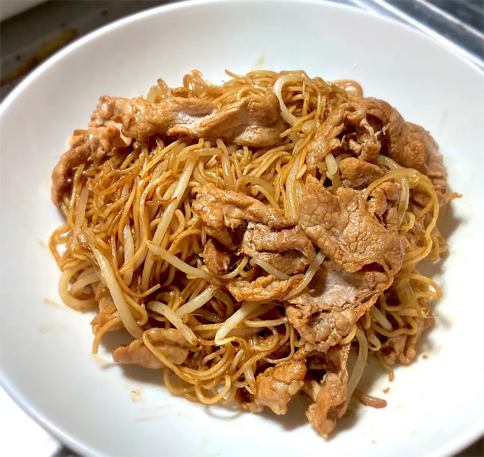 揚州商人の上海焼きそばを、肉マシマシで頂きます😋👍🎉|ギムレットさん