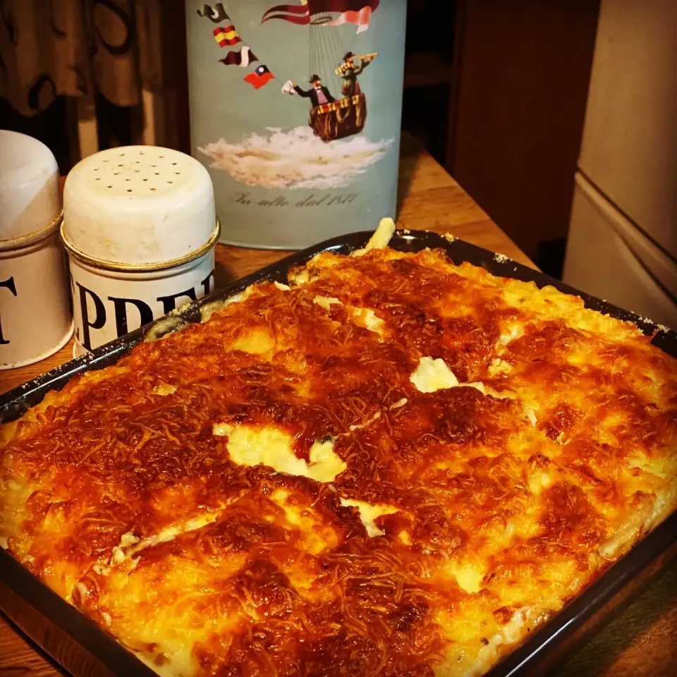 Freshly Made Coriander & Onion Cheese Sauce with Pasta , Bake in the Oven With Mature Cheddar Cheese #pastabake #cheesepasta #homecooking #chefemanuel|Emanuel Hayashiさん