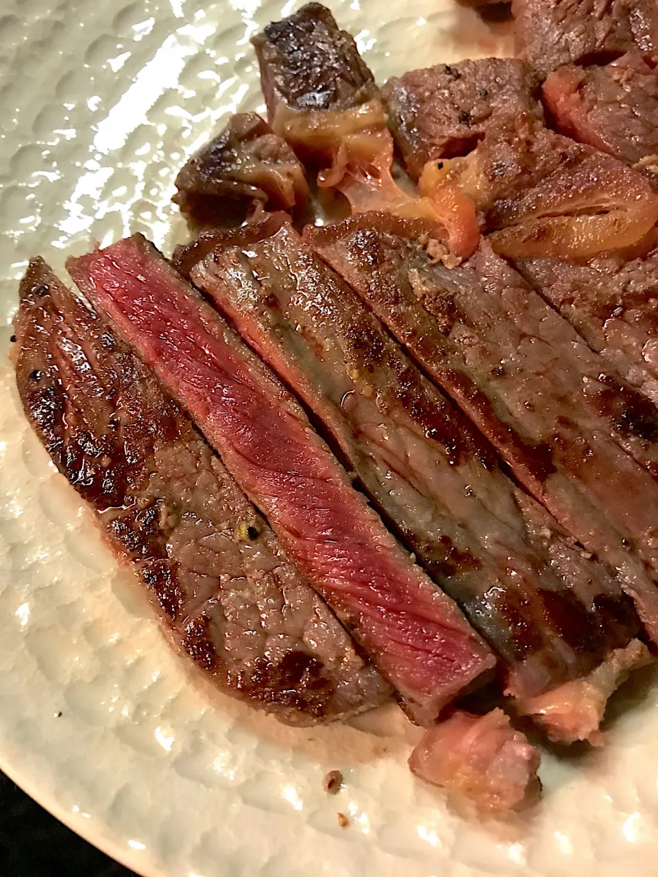 Snapdishの料理写真:Grad-fed NZ ribeye steak, rare|mikey-minnieさん