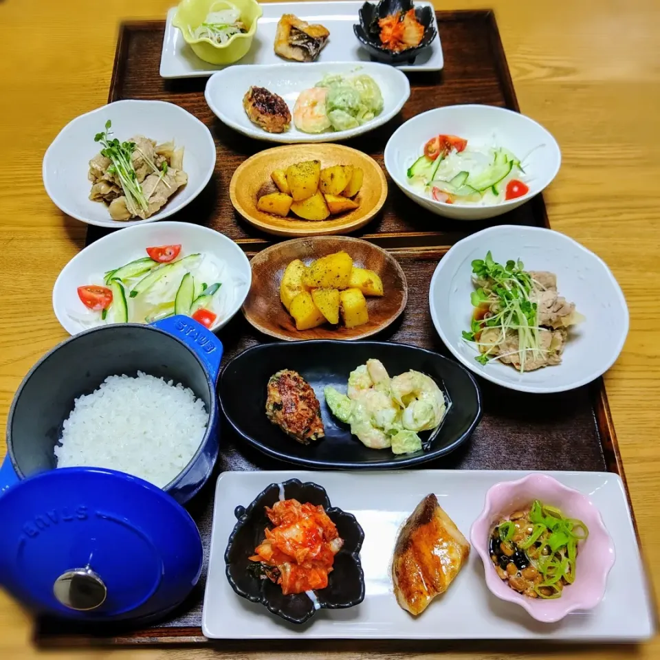 『餃子の種でつくね晩ごはん でもメインはどれ？😅』|seri-chanさん