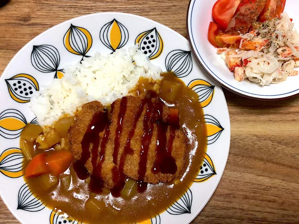 Snapdishの料理写真:#ヒレカツカレー　#サラダ|トリさん